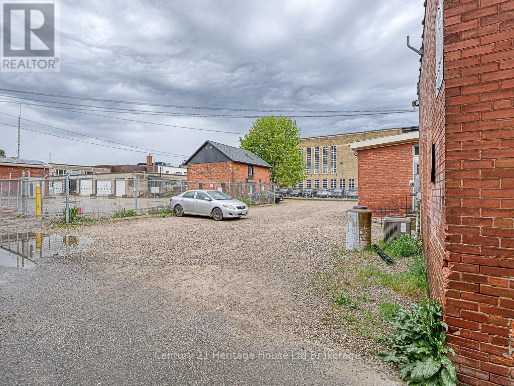 11 Riddell St Property Photo 5