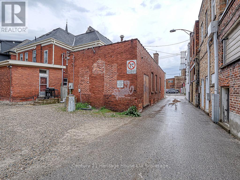 11 Riddell St Property Photo 6