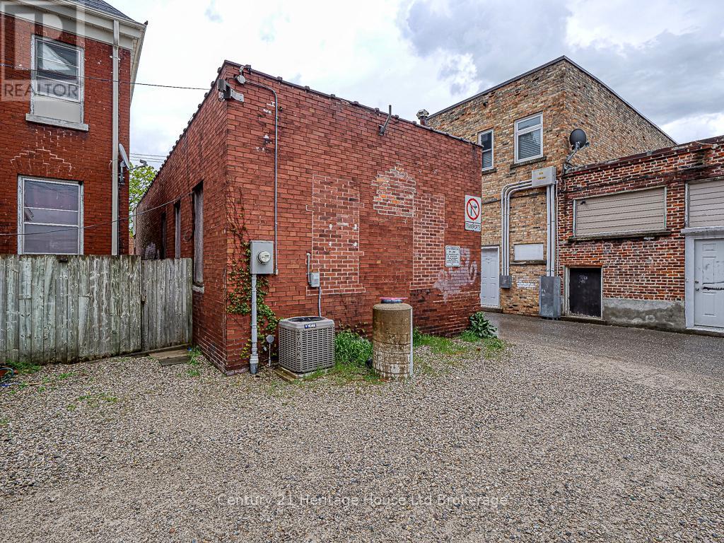 11 Riddell St Property Photo 7