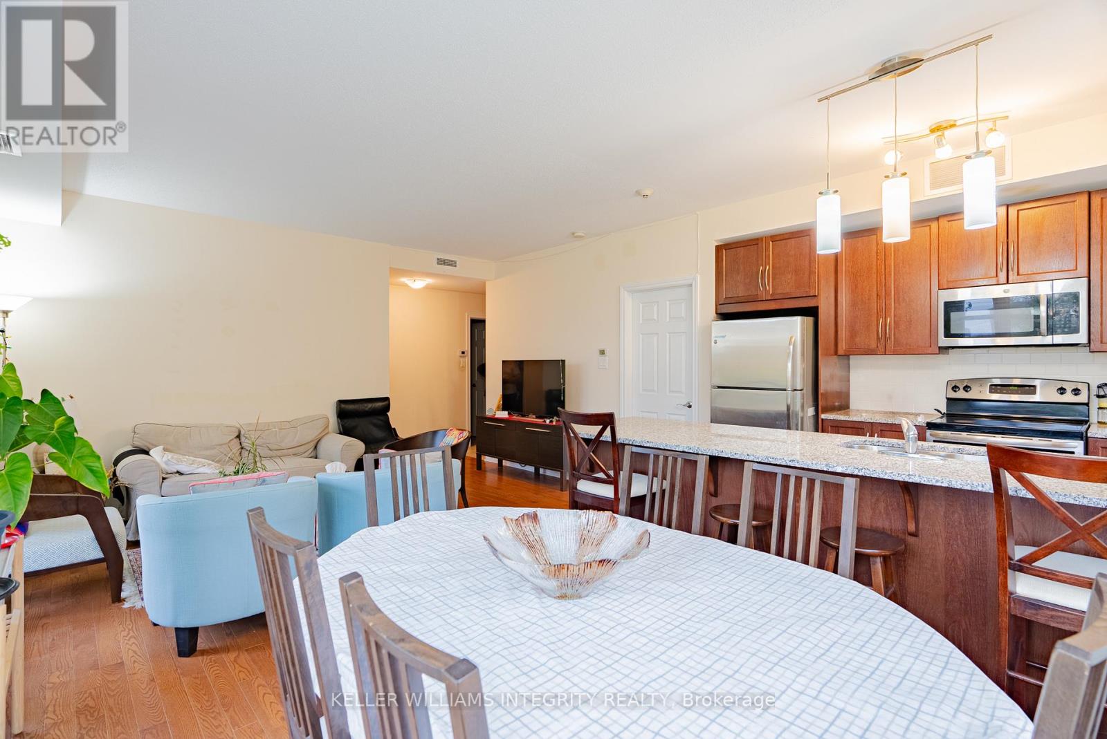 103 - 160 Guelph Priv Property Photo 11
