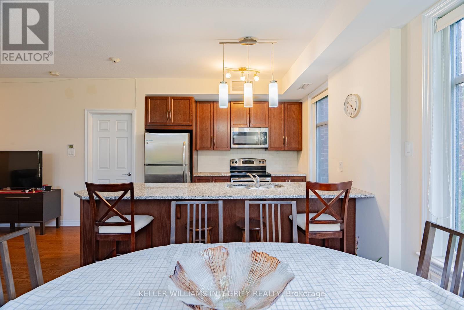 103 - 160 Guelph Priv Property Photo 12