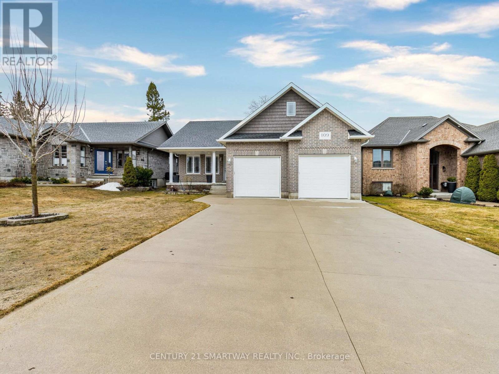 109 RUBY'S CRESCENT Property Photo 1
