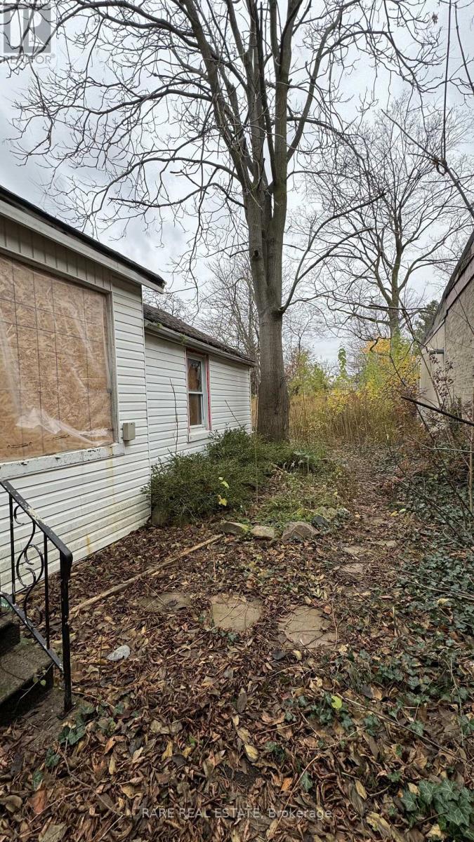 778-780 Dundas Street S Property Photo 9