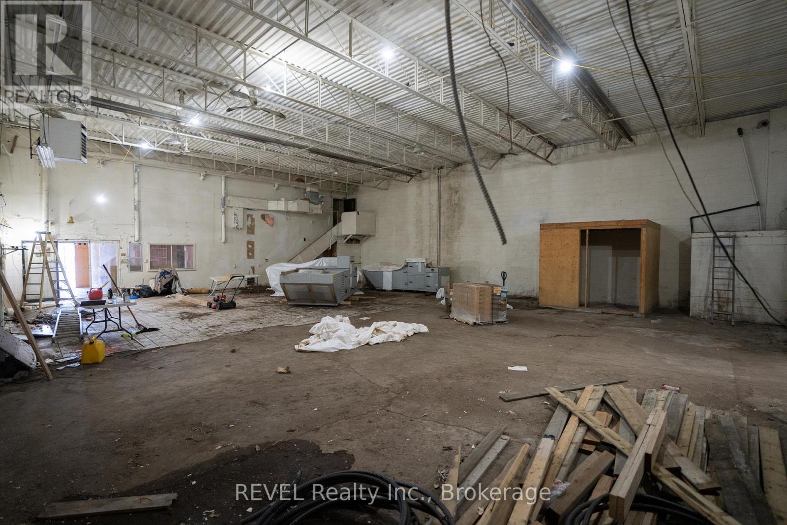 75 Ormond Street S Property Photo 8