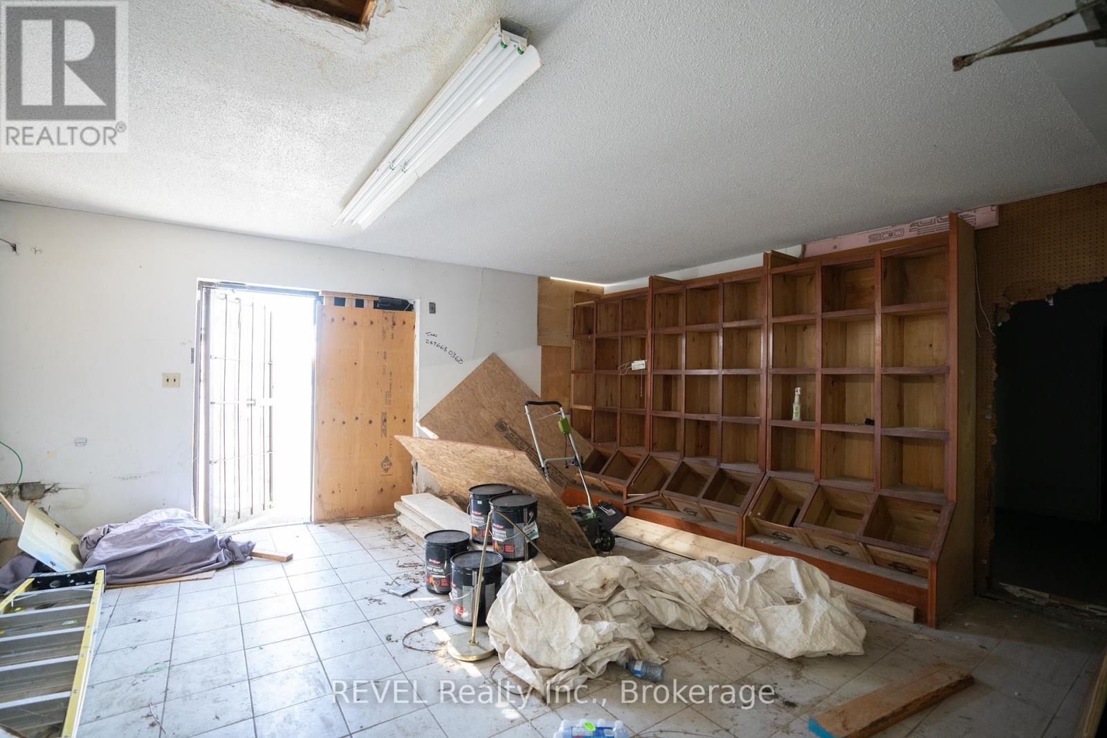 75 Ormond Street S Property Photo 9
