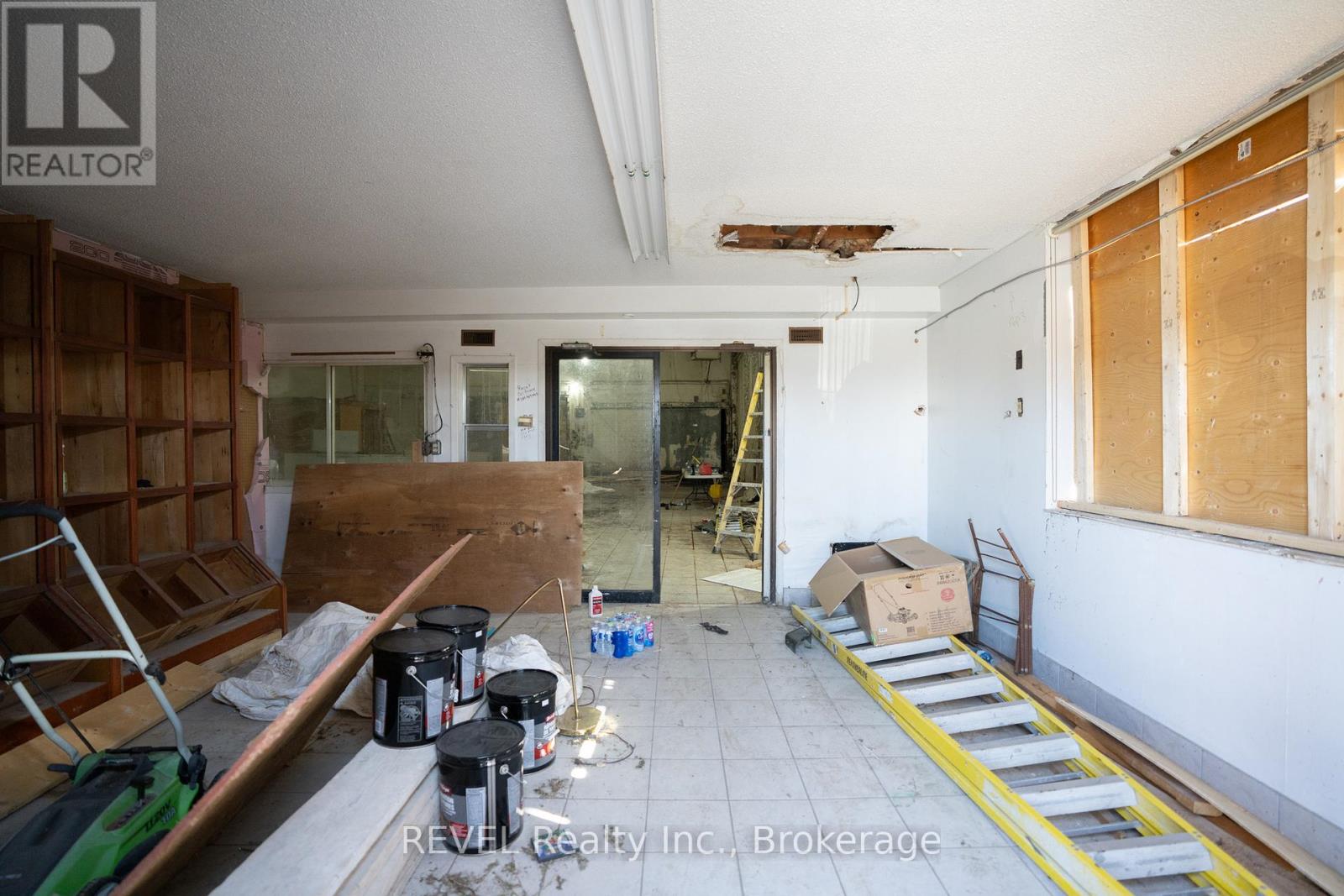 75 Ormond Street S Property Photo 10