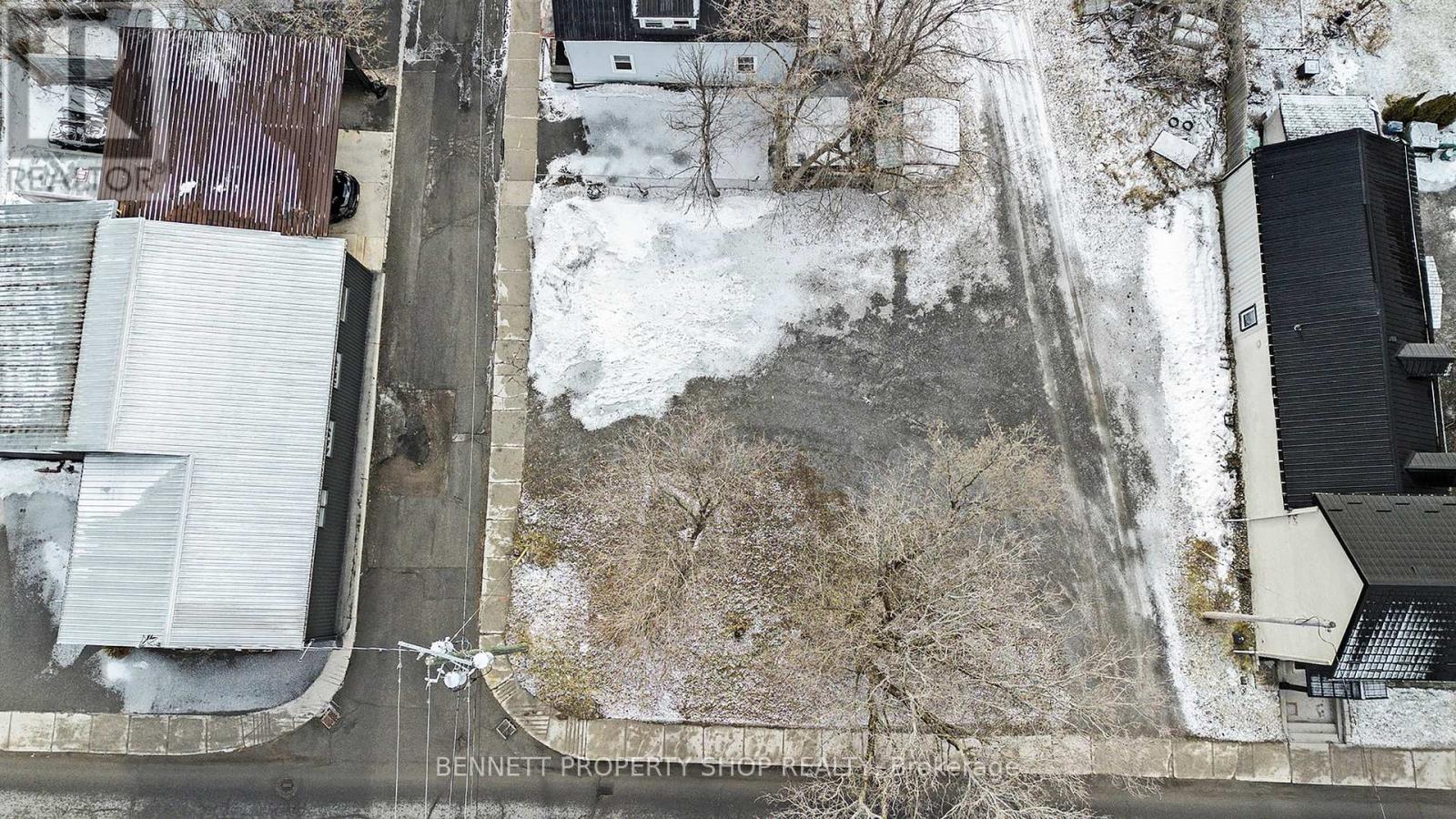 119 & 125 Daniel Street N Property Photo 4