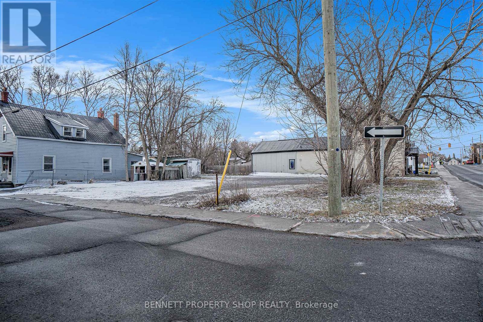 119 & 125 Daniel Street N Property Photo 21