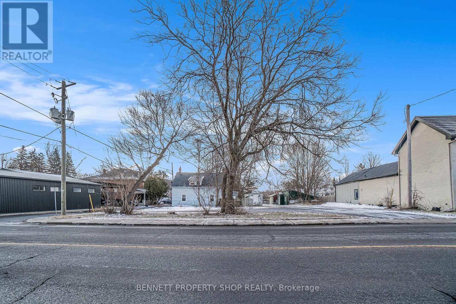 119 & 125 Daniel Street N Property Photo 23