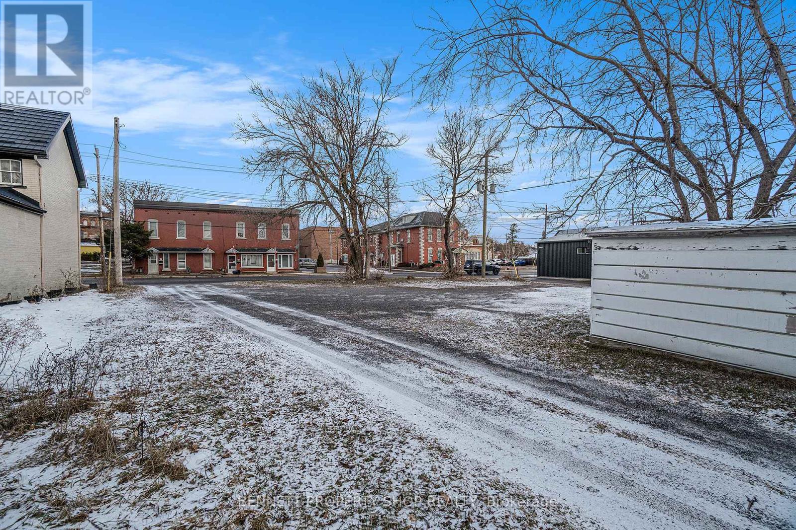 119 & 125 Daniel Street N Property Photo 27