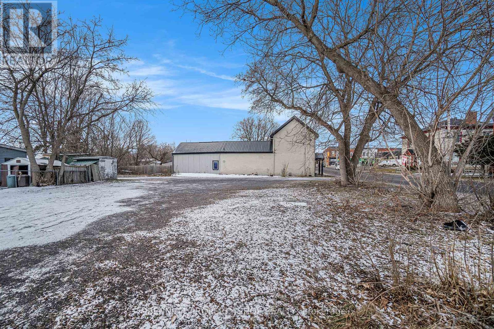 119 & 125 Daniel Street N Property Photo 30