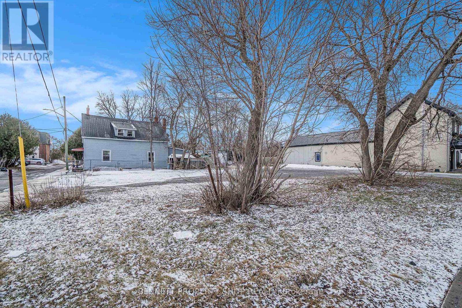 119 & 125 Daniel Street N Property Photo 31