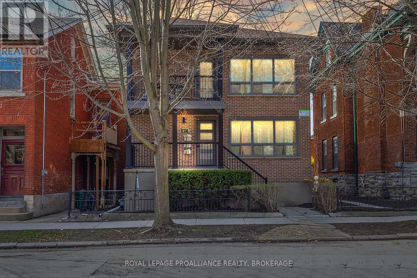 174 King Street E Property Photo 1