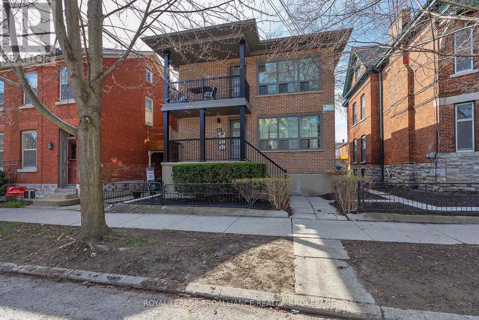 174 King Street E Property Photo 3