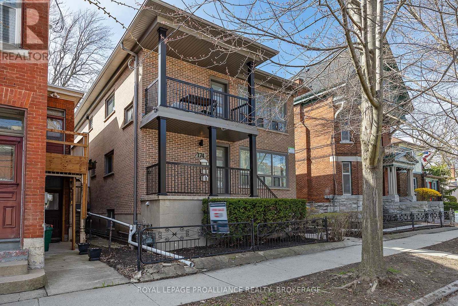 174 King Street E Property Photo 4