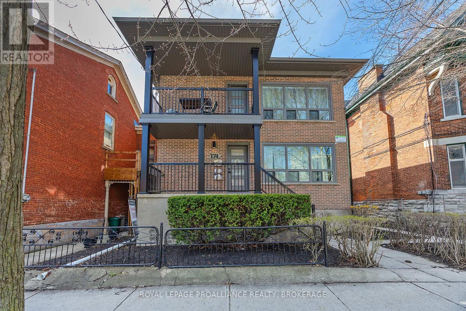 174 King Street E Property Photo 5