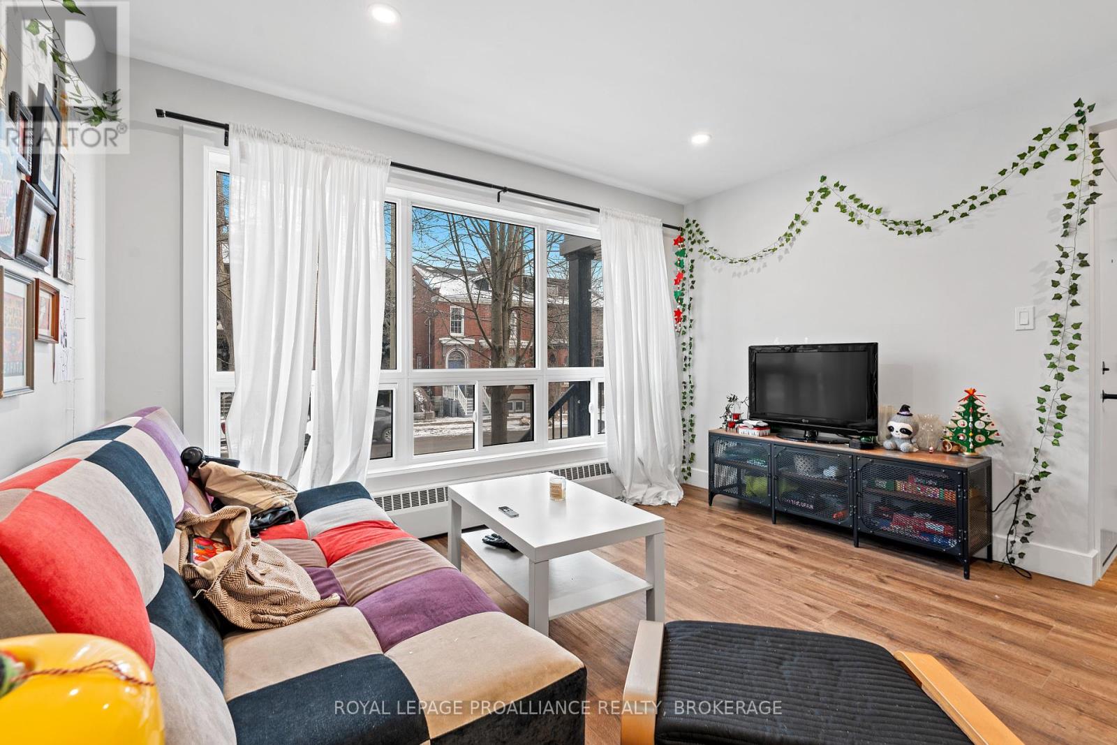 174 King Street E Property Photo 16