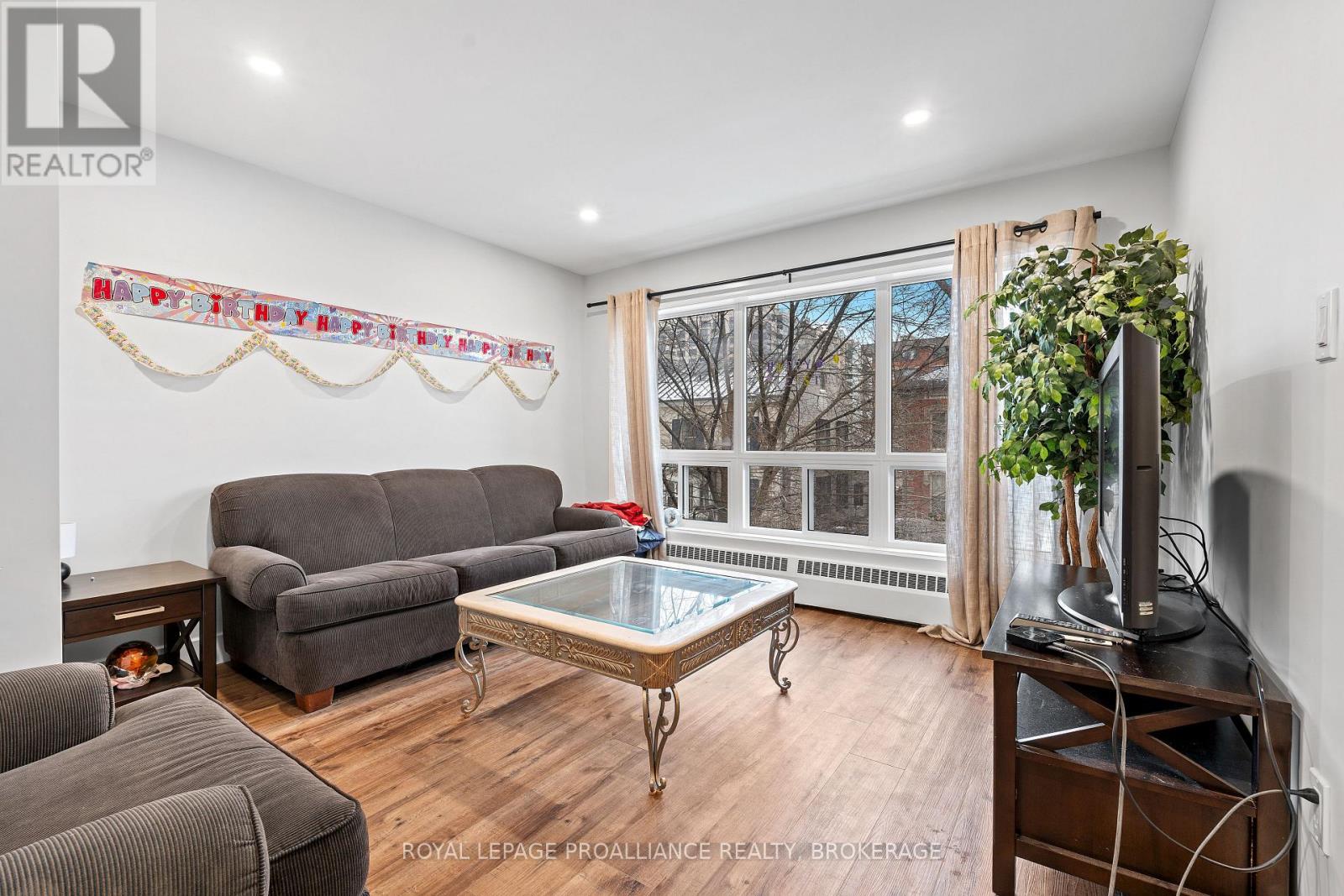 174 King Street E Property Photo 20