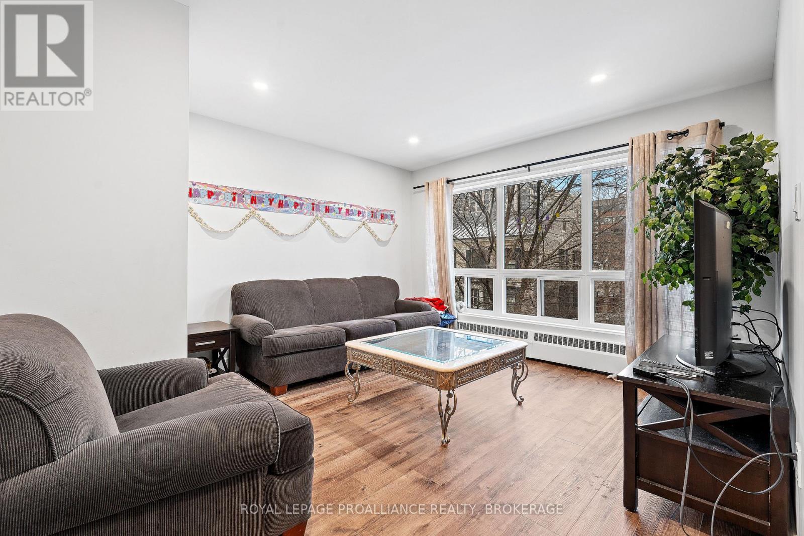 174 King Street E Property Photo 21
