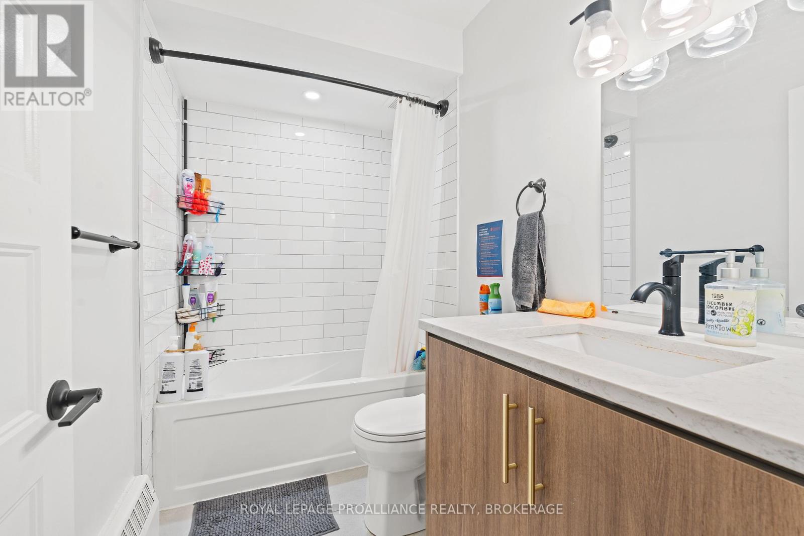 174 King Street E Property Photo 24