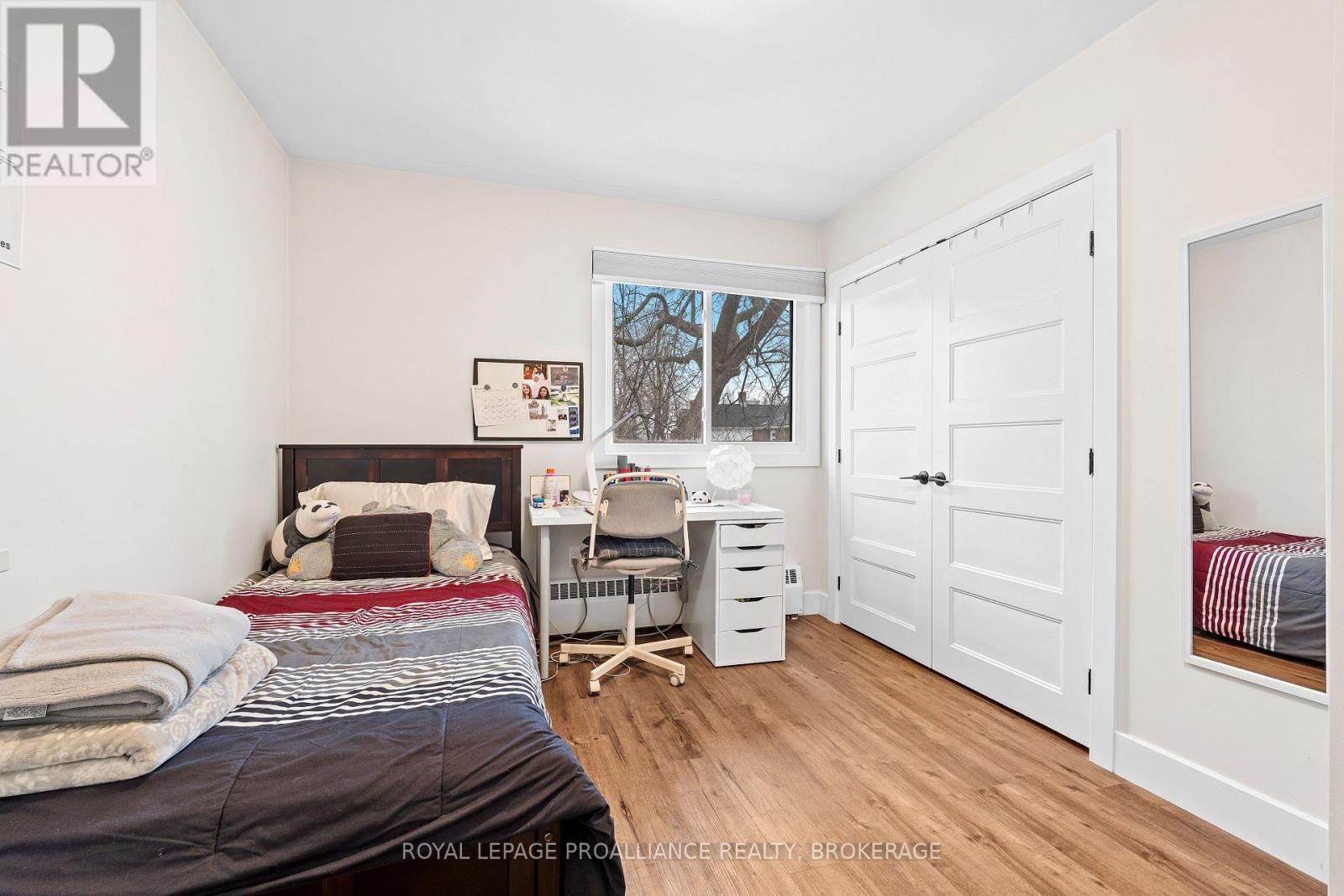 174 King Street E Property Photo 26