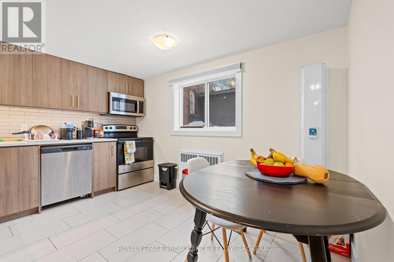 174 King Street E Property Photo 33