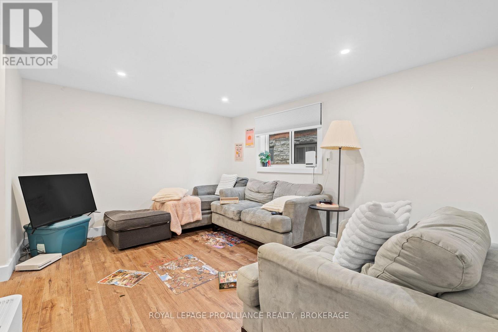 174 King Street E Property Photo 37