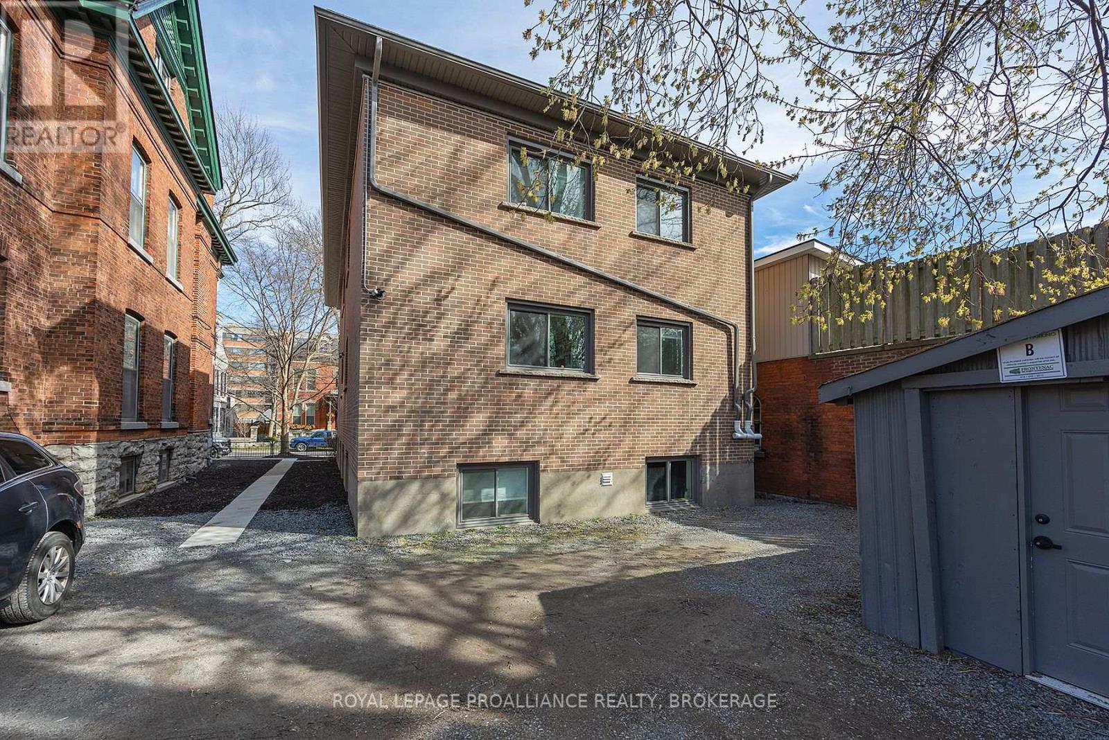 174 King Street E Property Photo 49