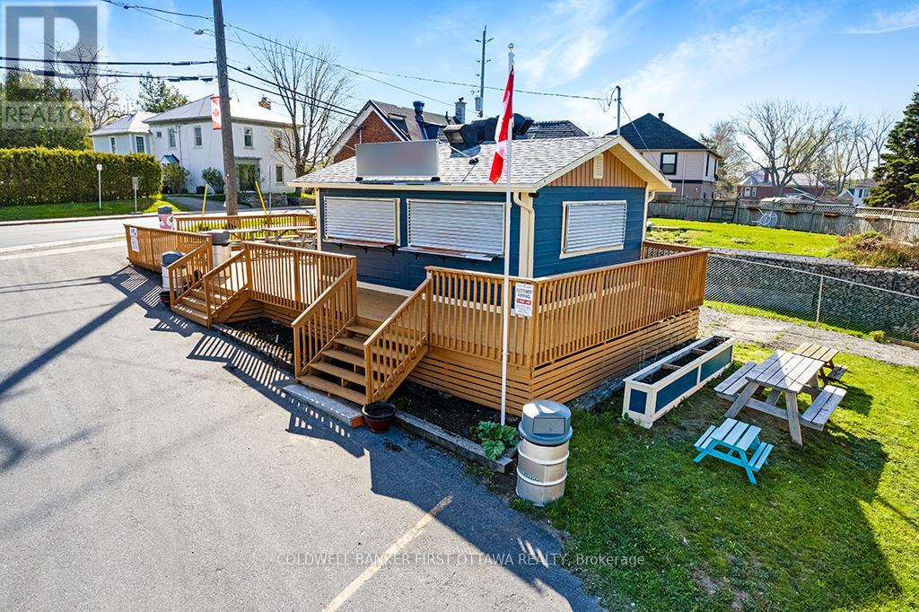 106 Broadway Street W Property Photo 1