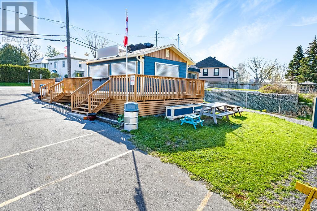 106 Broadway Street W Property Photo 16