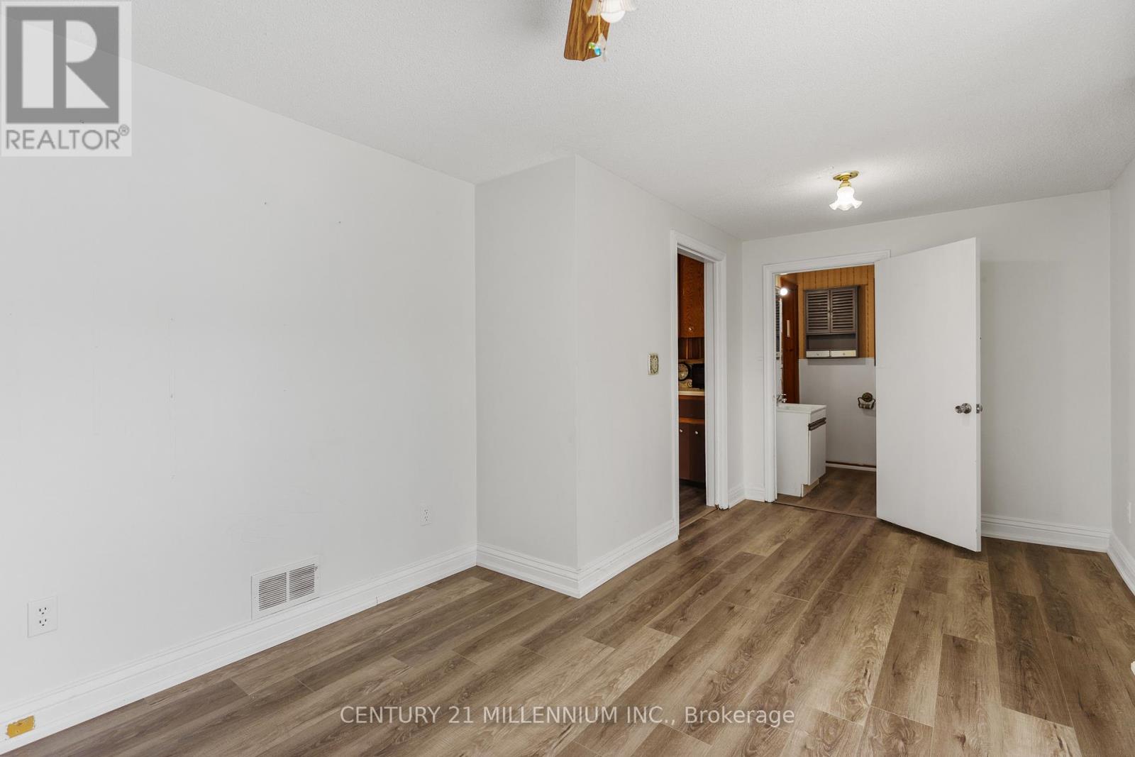 21 Bridge Street E Property Photo 10