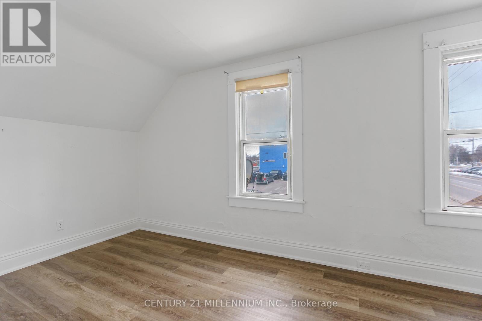 21 Bridge Street E Property Photo 21