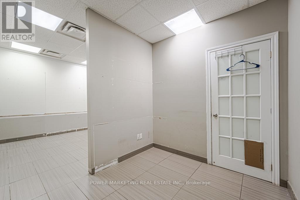 C - 1883 Bank Street Property Photo 15