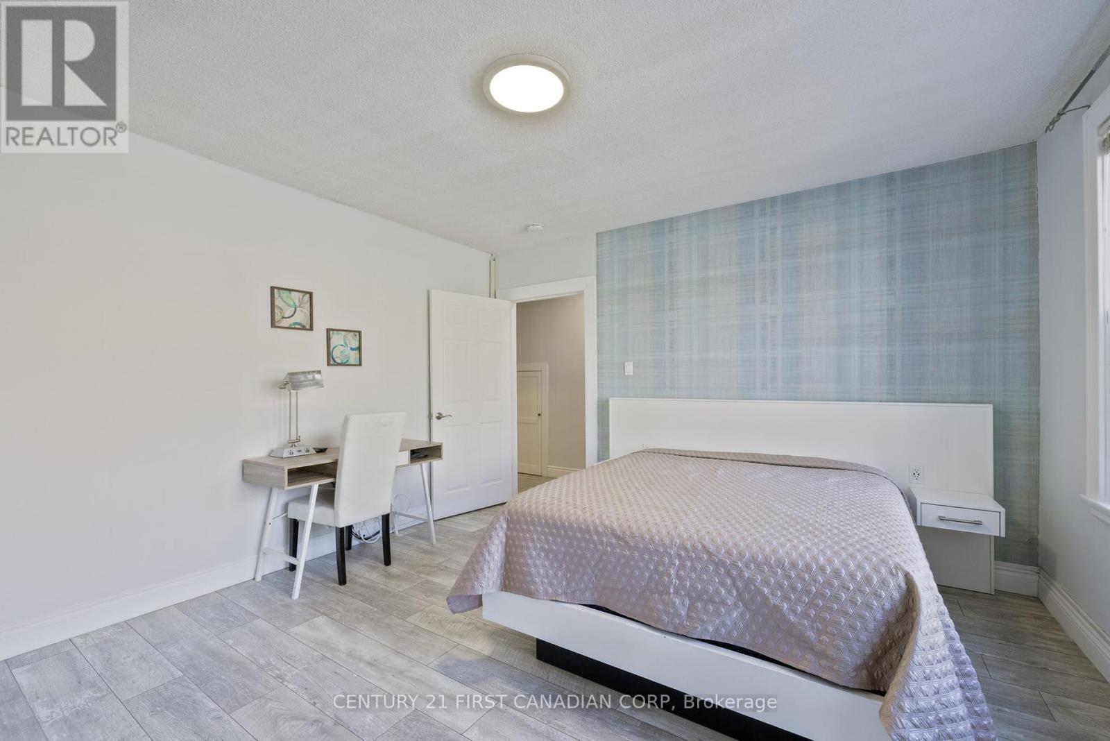 389 Dufferin Avenue Property Photo 5