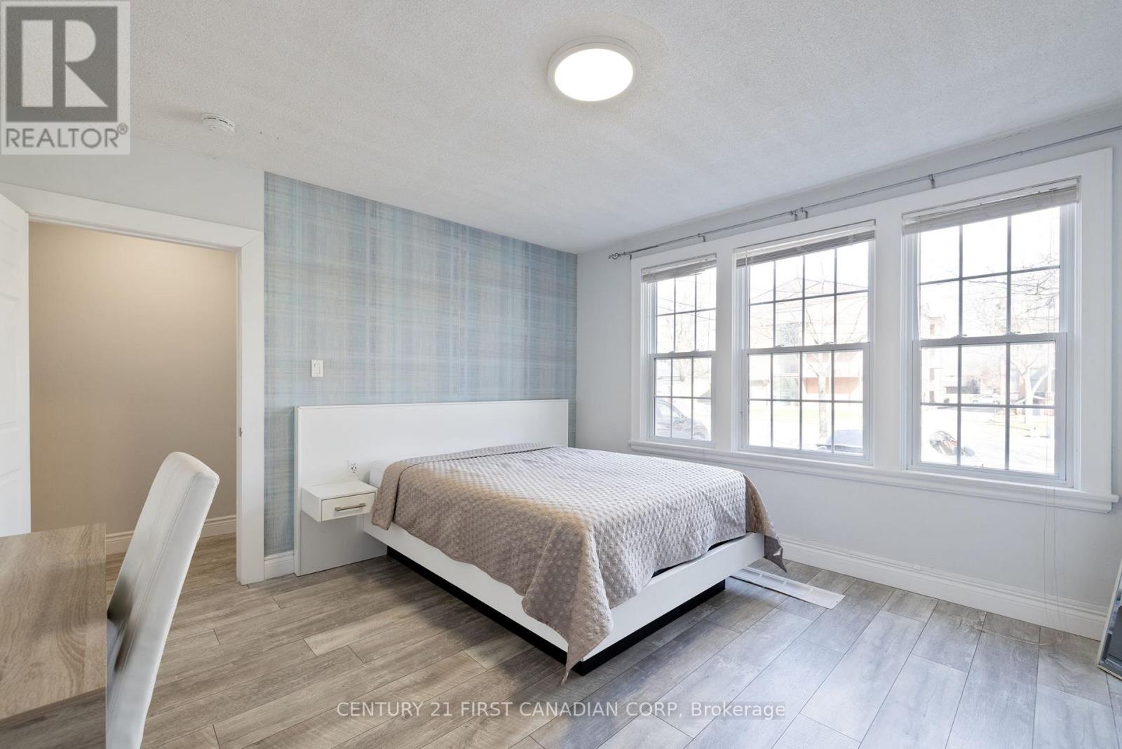 389 Dufferin Avenue Property Photo 6