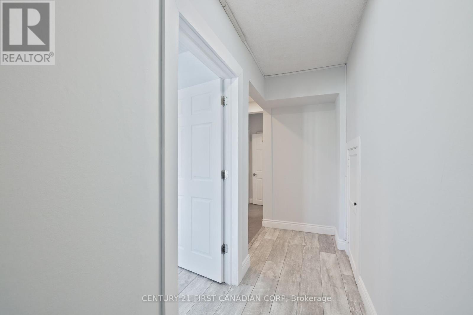 389 Dufferin Avenue Property Photo 7