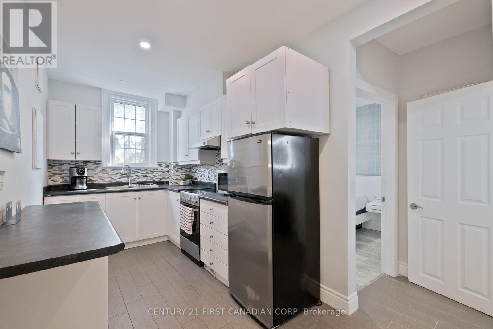389 Dufferin Avenue Property Photo 9