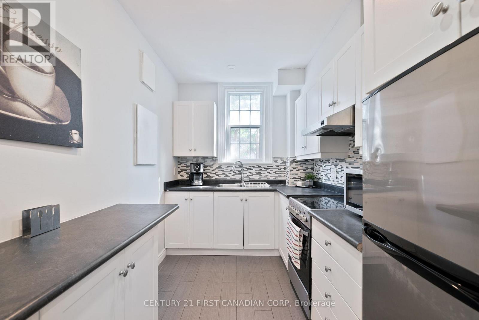 389 Dufferin Avenue Property Photo 10
