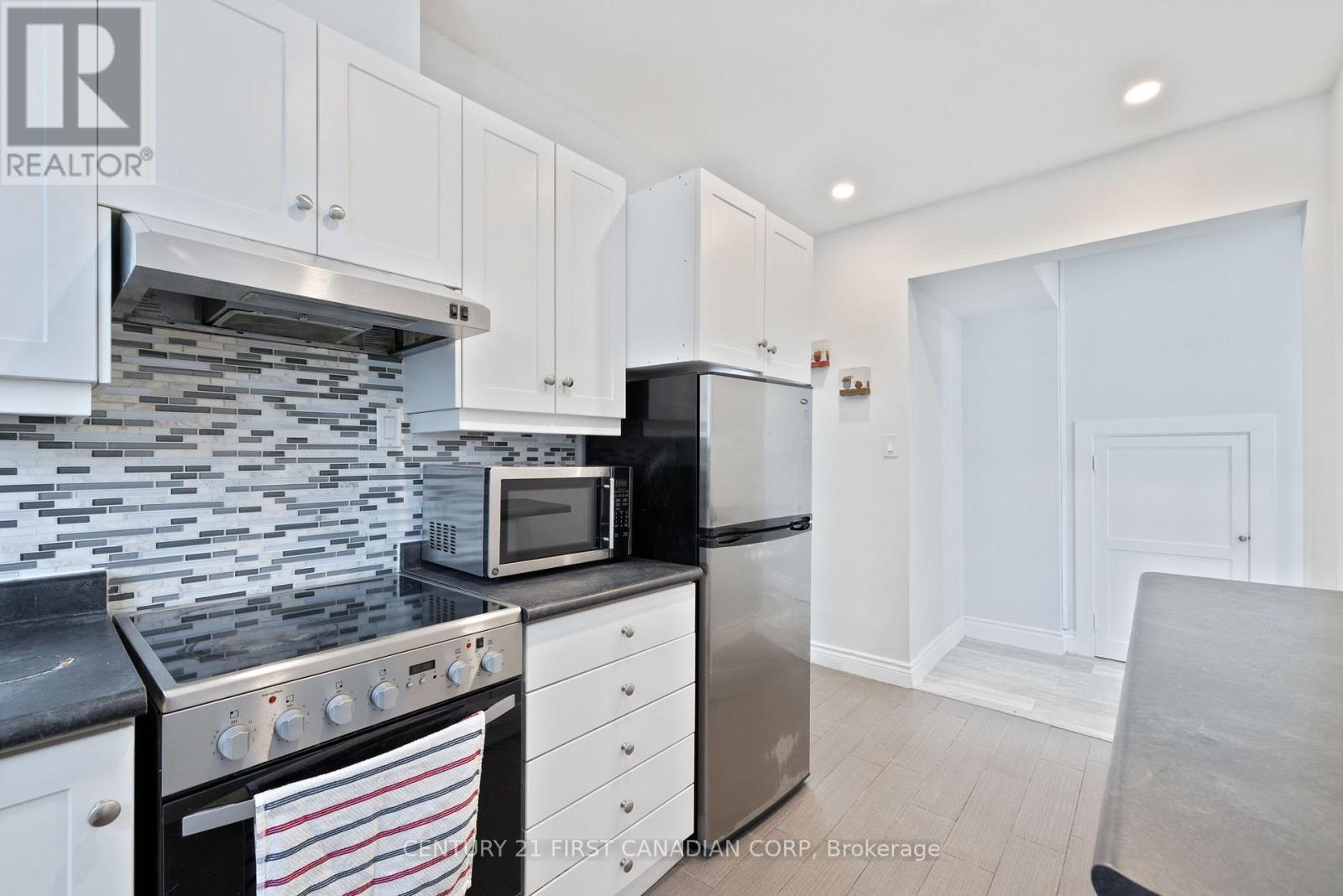 389 Dufferin Avenue Property Photo 11