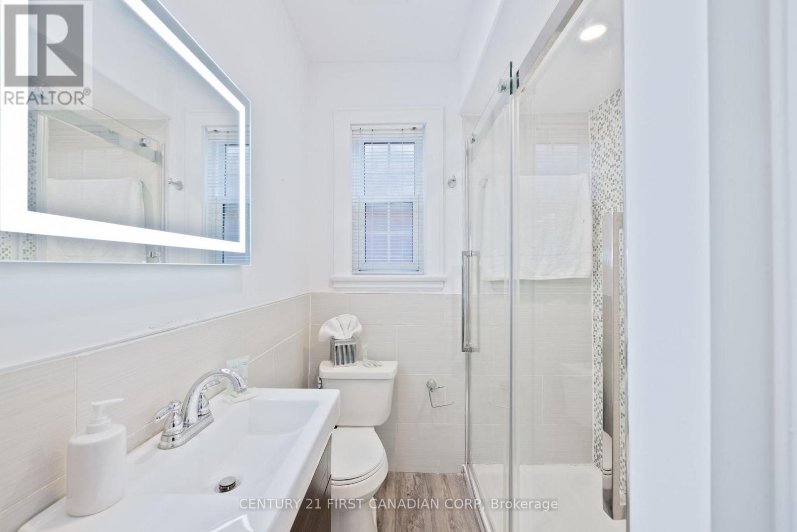 389 Dufferin Avenue Property Photo 14