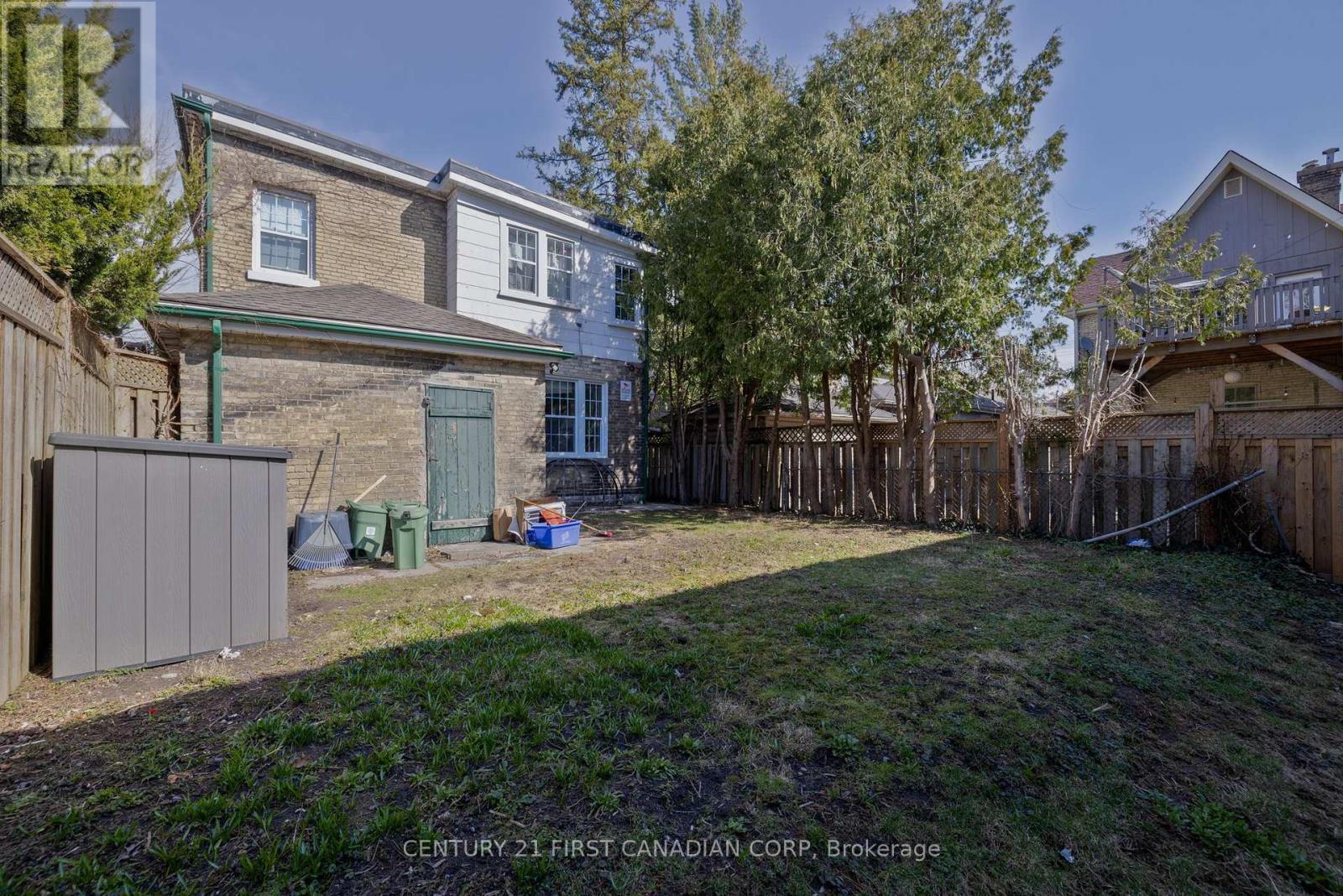 389 Dufferin Avenue Property Photo 21