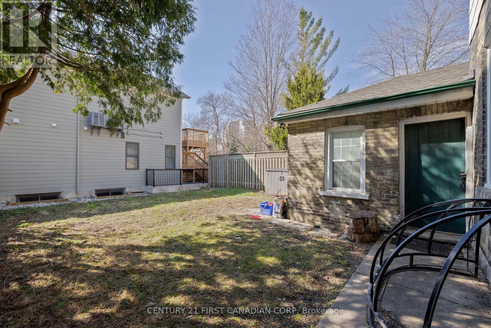 389 Dufferin Avenue Property Photo 22
