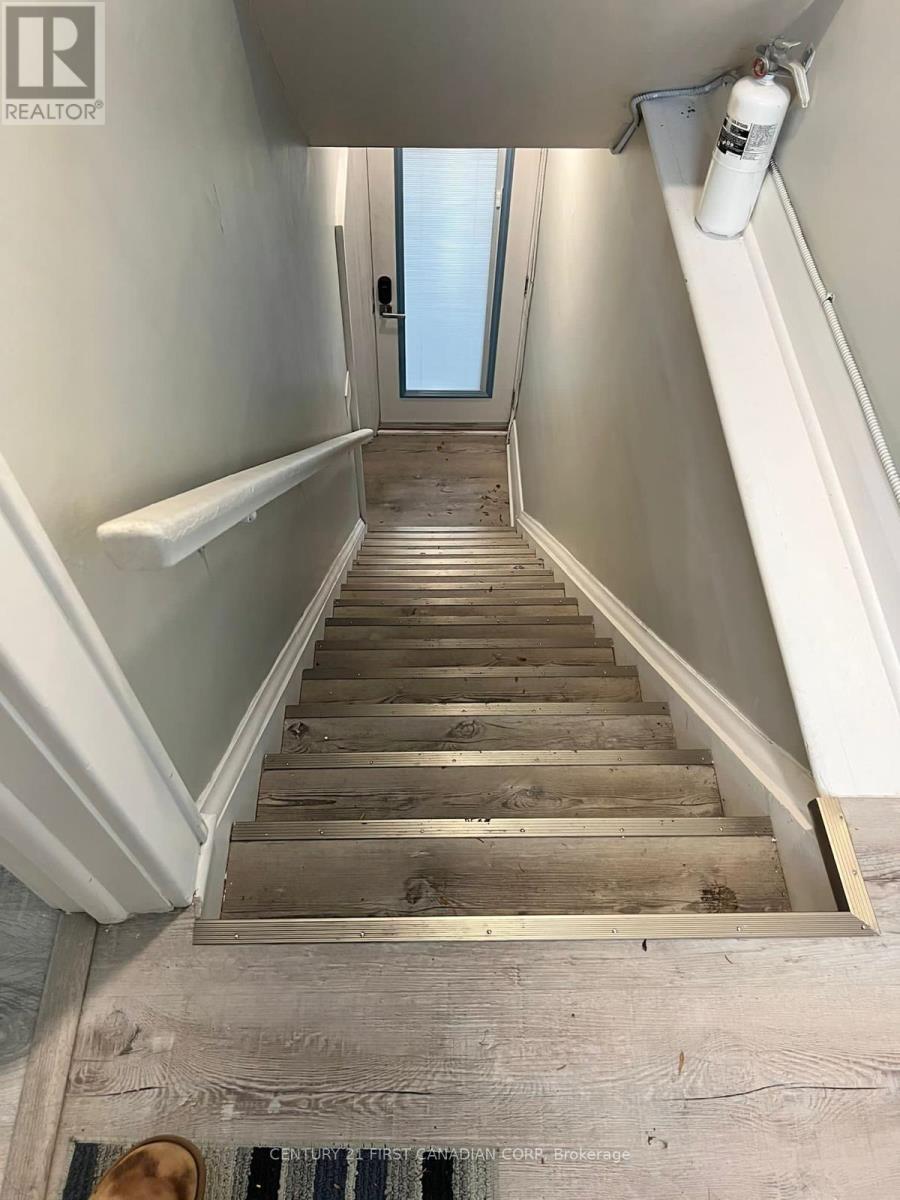 389 Dufferin Avenue Property Photo 23