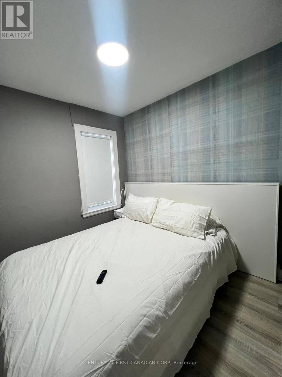 389 Dufferin Avenue Property Photo 26