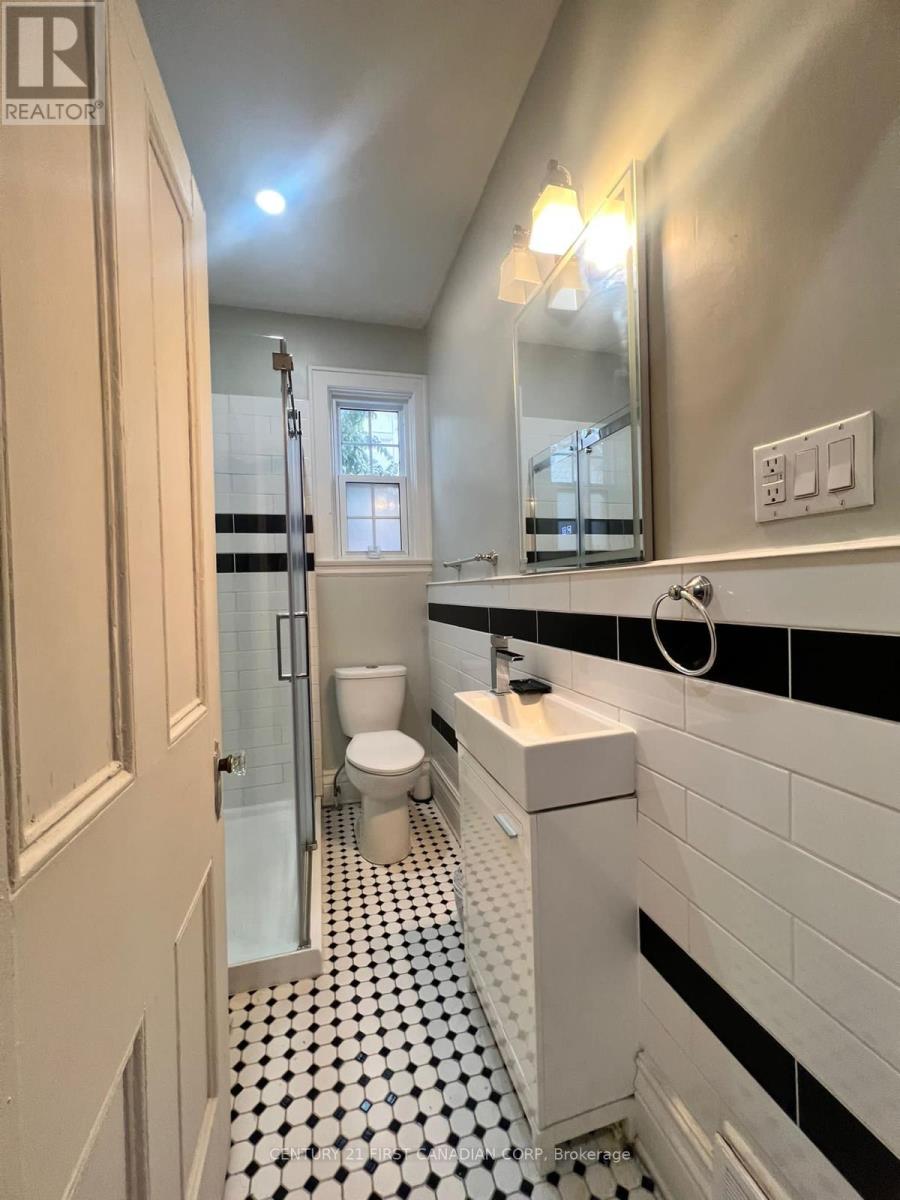 389 Dufferin Avenue Property Photo 28