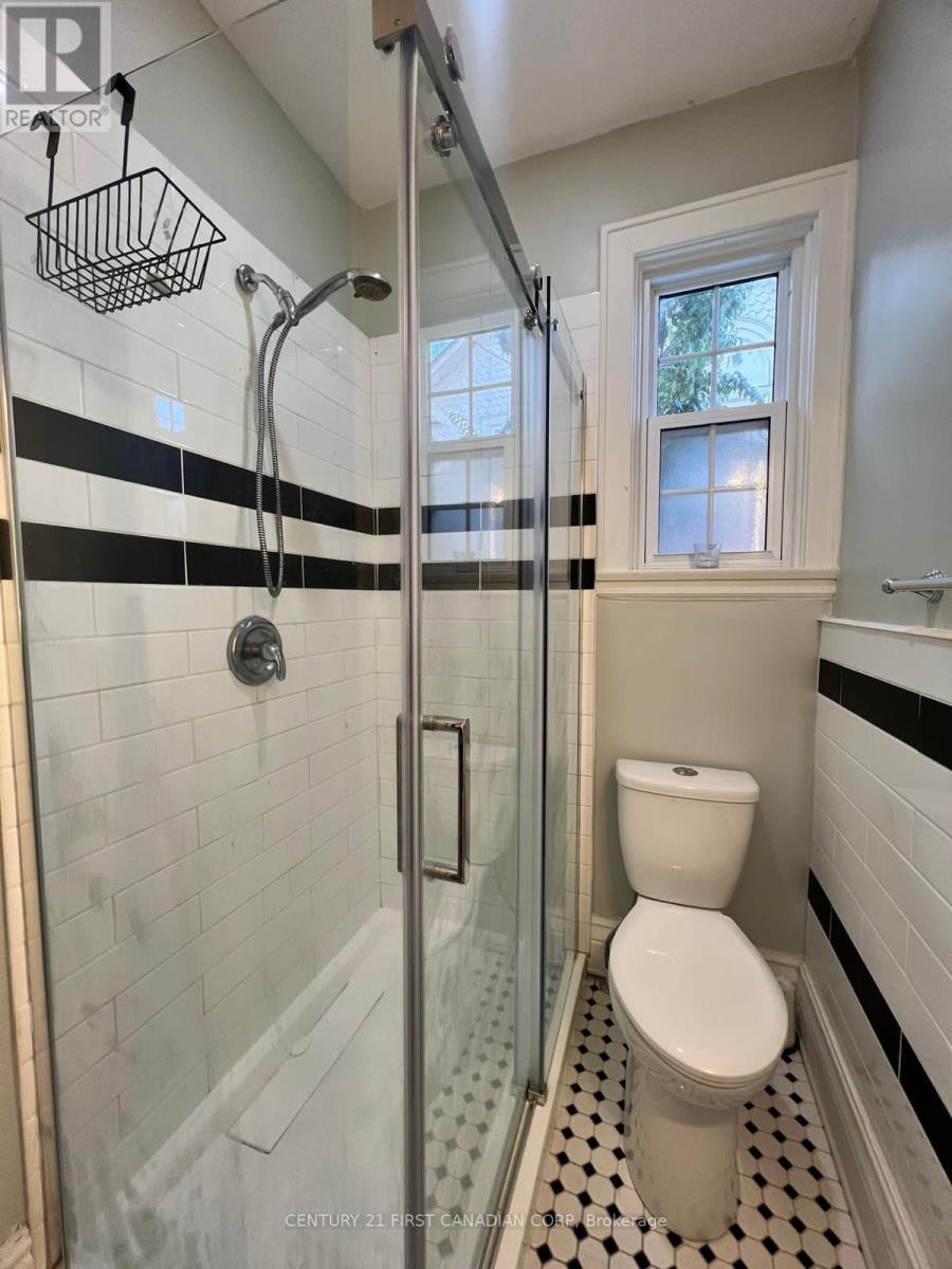 389 Dufferin Avenue Property Photo 29