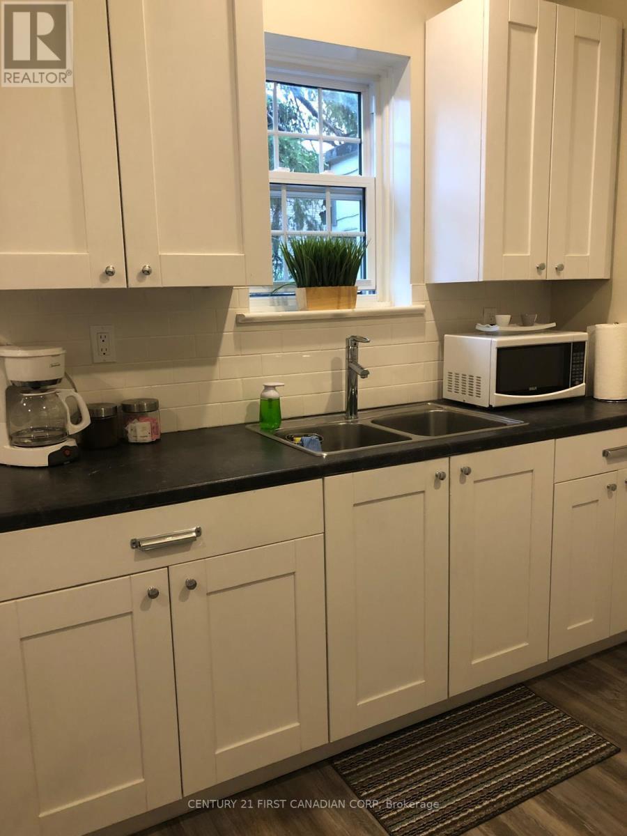 389 Dufferin Avenue Property Photo 36