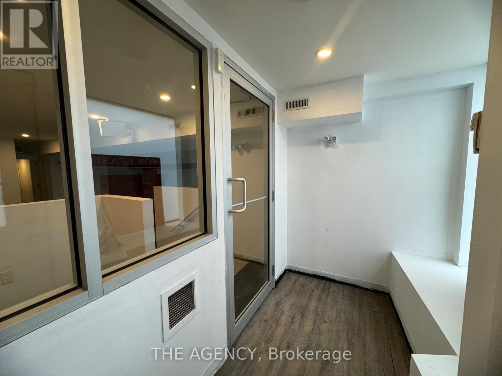 139 JOHN STREET S Property Photo 1