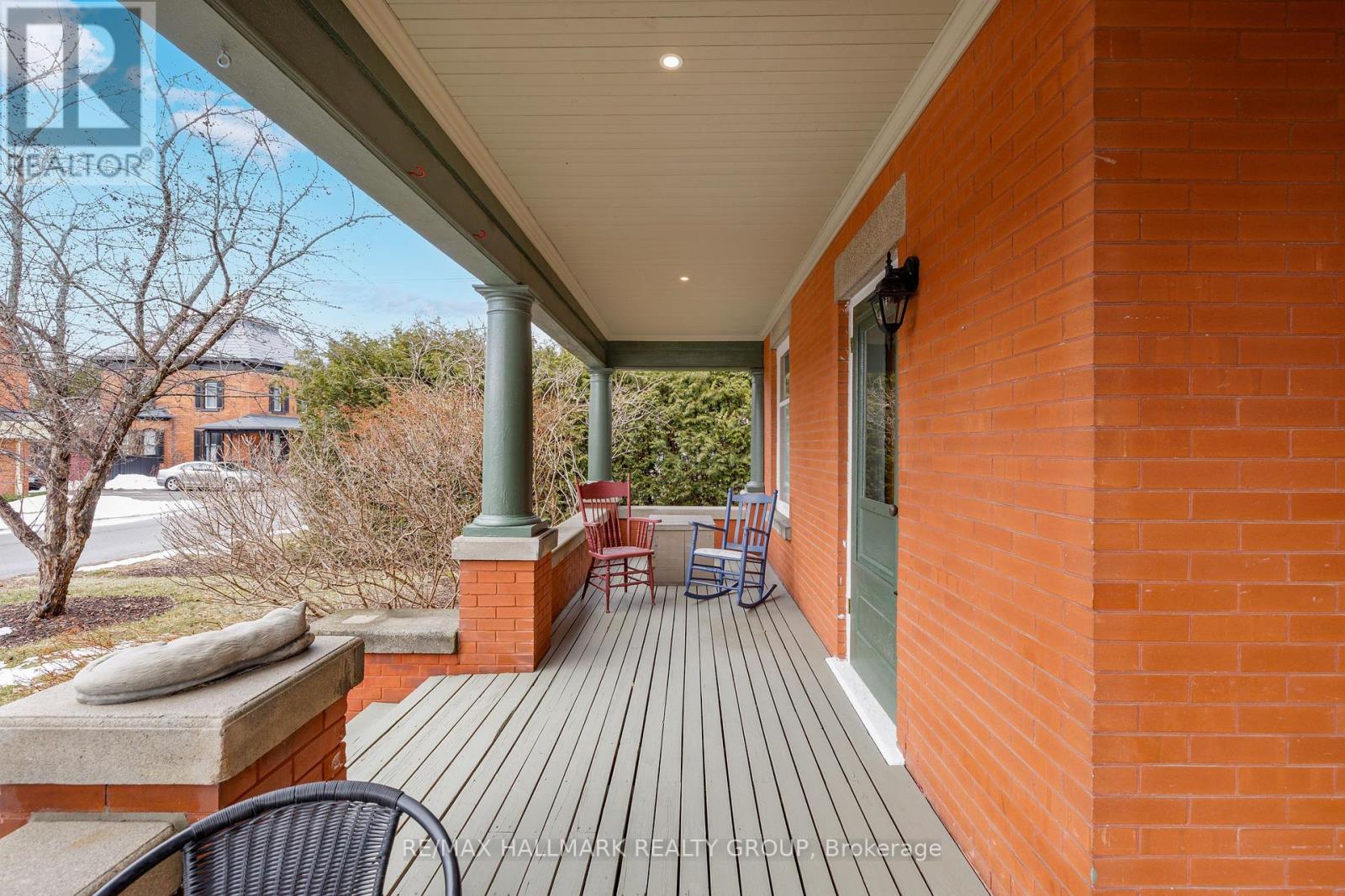 215 Thomas Street Property Photo 3