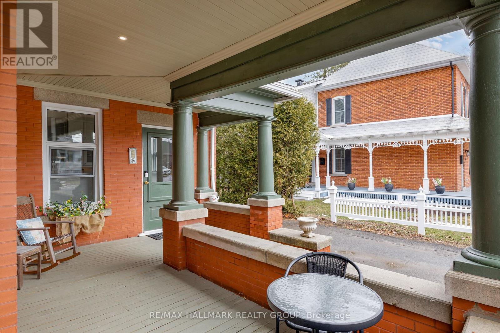 215 Thomas Street Property Photo 4